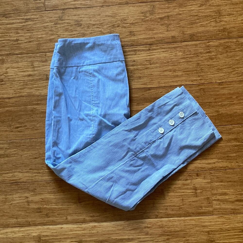 Crown & Ivy Blue & White Striped Stretch Pull On Capris, Size 4